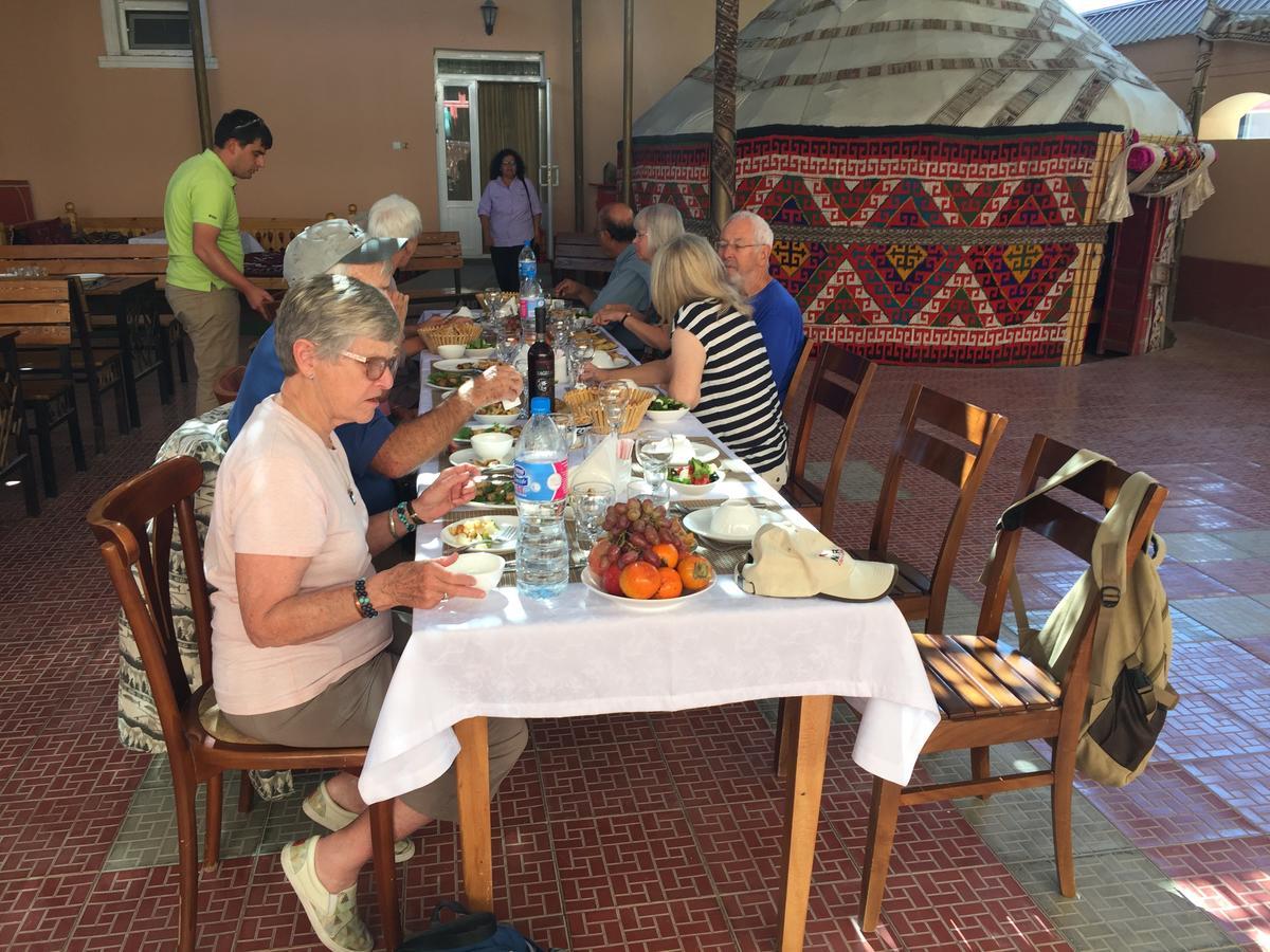 Jipek Joli Inn Nukus Exterior foto