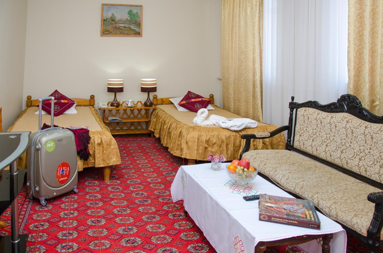 Jipek Joli Inn Nukus Exterior foto